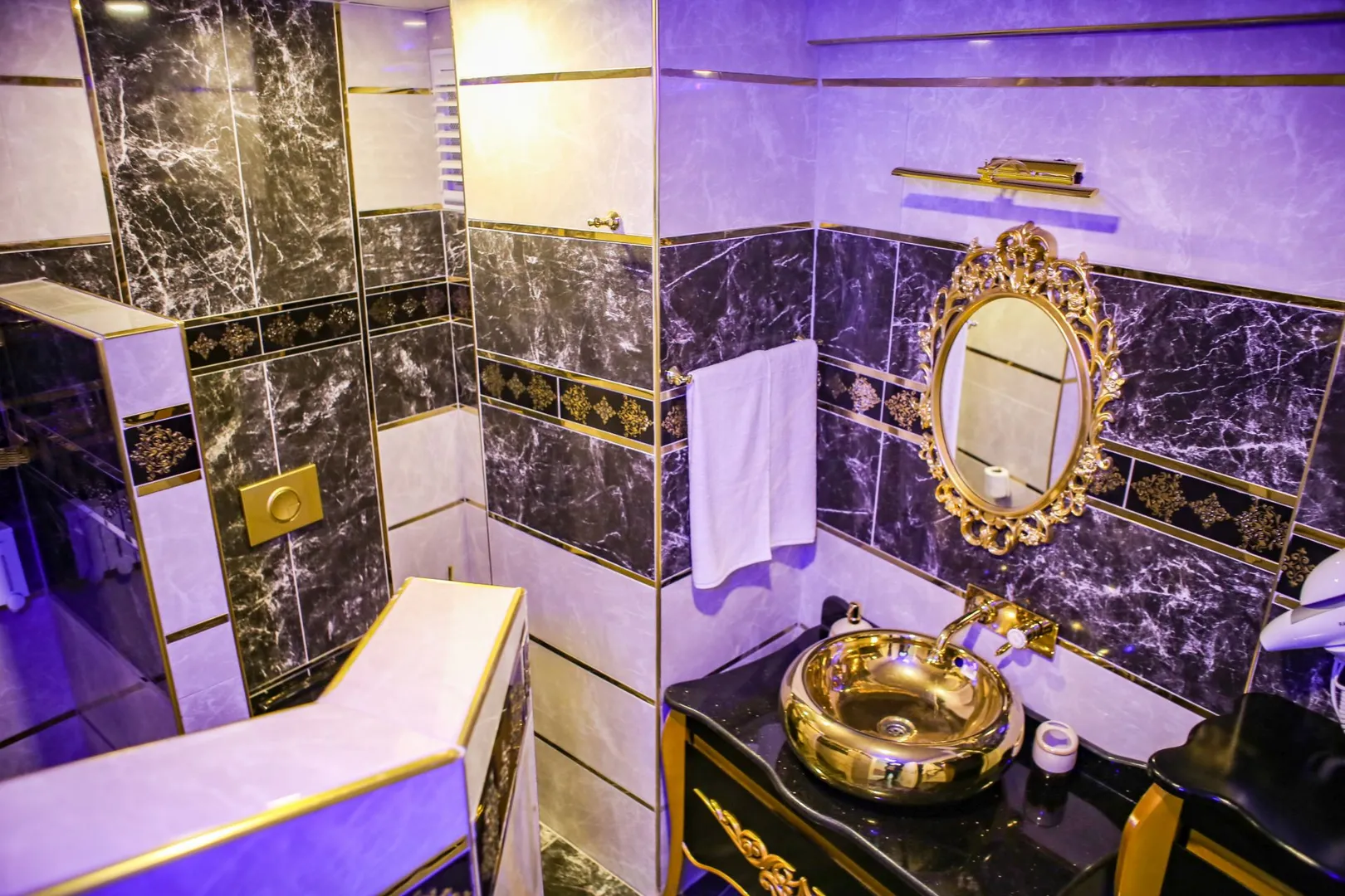 Hadrian Otel
